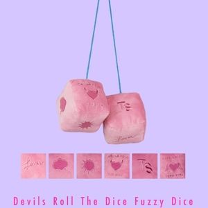 TAYLOR SWIFT - DEVILS ROLL THE DICE FUZZY DICE